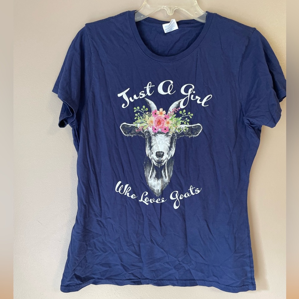 Ladies graphic tee - sz LARGE